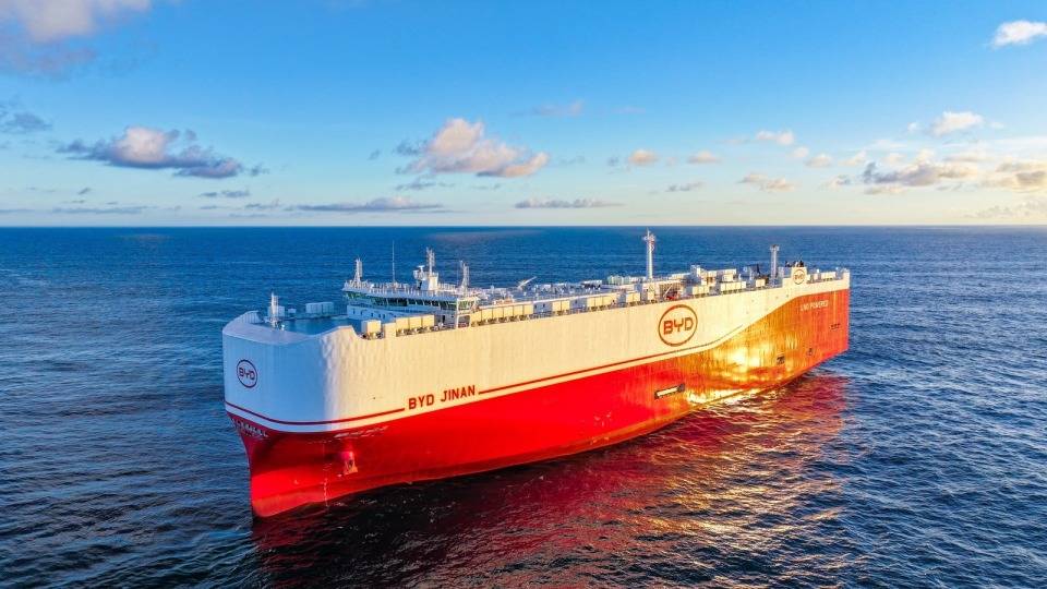 比亚迪年报炸了！营收8040亿，但最吓人的是这两笔钱！