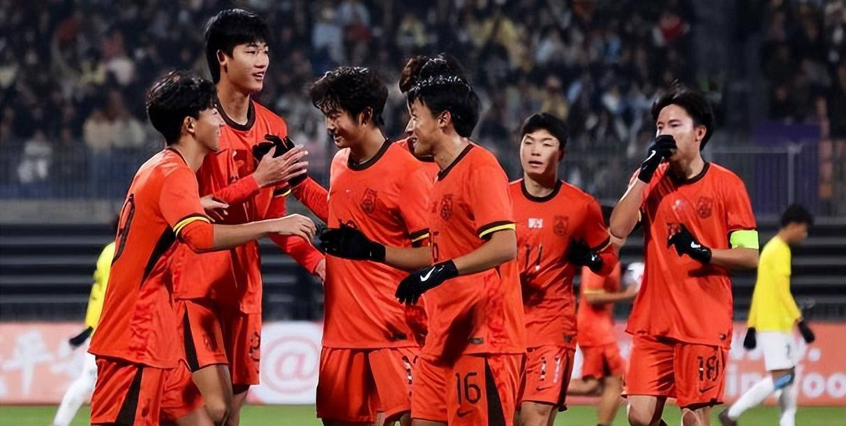 中国队1比0爆冷击败英格兰，16岁小将破门引爆世界杯首秀热潮