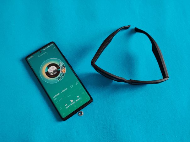 拒绝品牌溢价！飞雅FIYA F1智能眼镜：49元，解锁AI+运动双buff