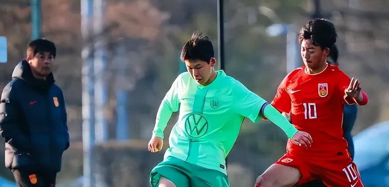 2场独造6球！16岁留洋新星凭天赋赢得外国队友尊重，国足未来核心浮现