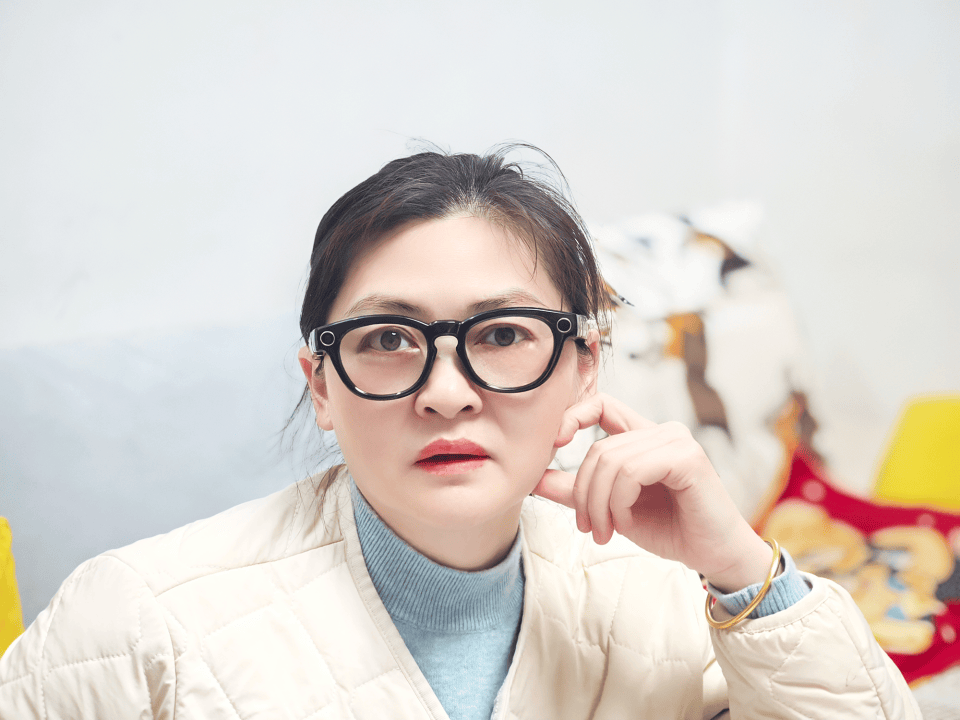 拍照、听歌、翻译、AI样样精通，千元WAGAWAGA AI眼镜初体验！