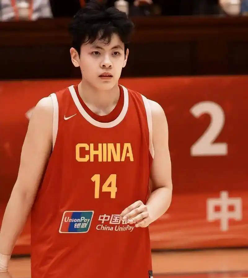 拒绝长时间集训，杨舒予宣布新决定，未来去向引关注，宫鲁鸣终于理解