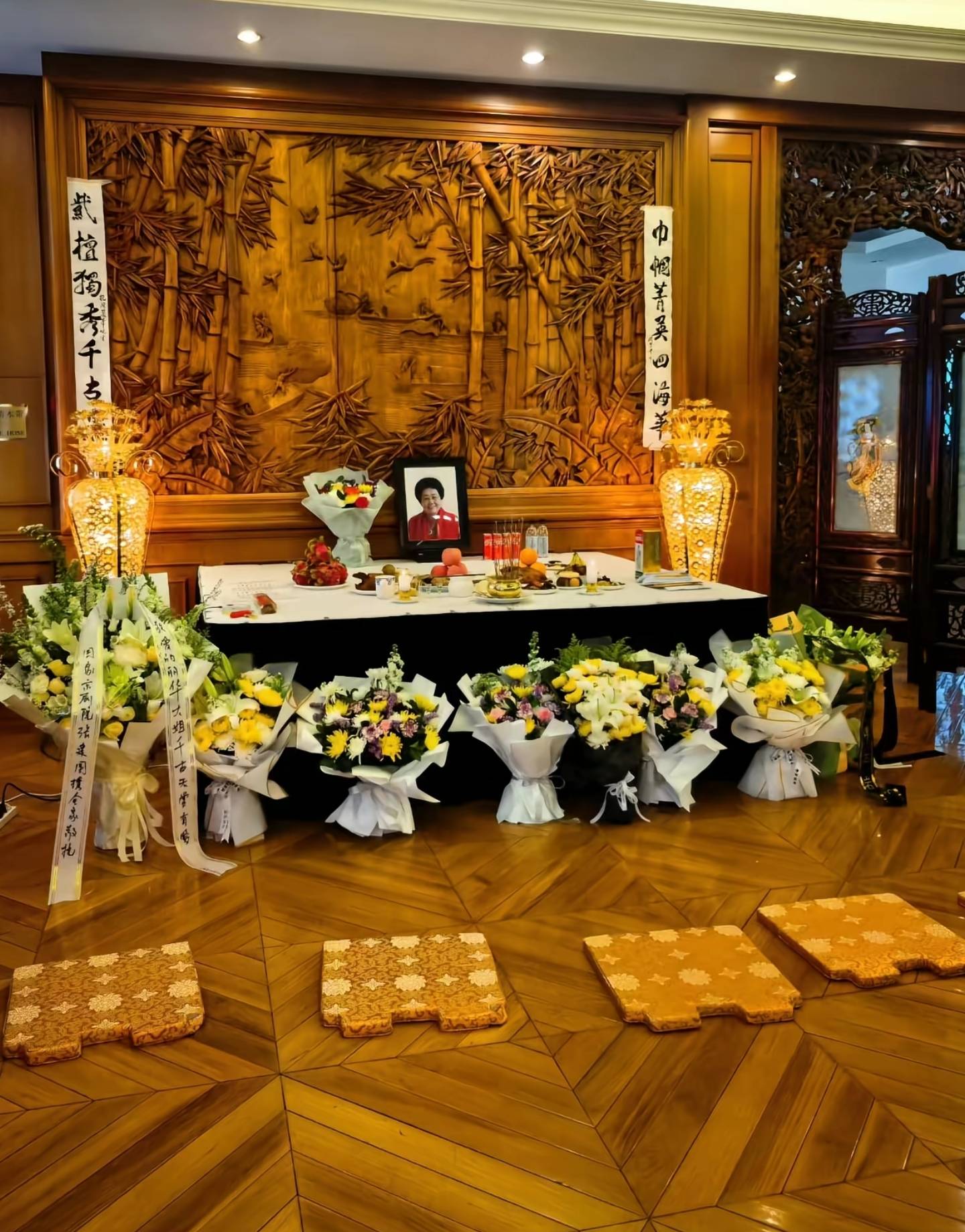 陈丽华遗体告别仪式现场白岩松朱军出席86 版西游成员含泪送别
