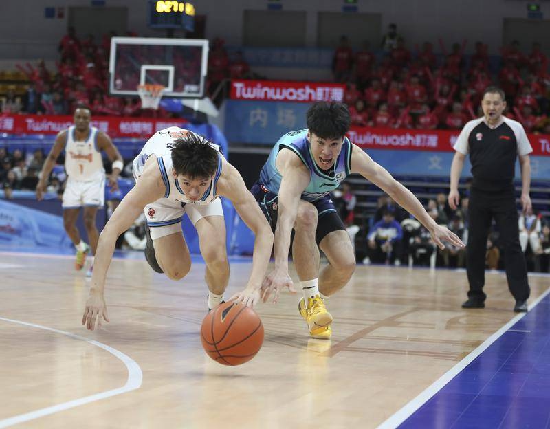 王凡懿右膝内侧副韧带损伤 预计养伤两至三周