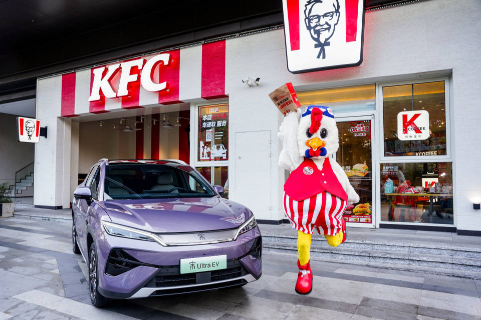 比亚迪闪充趣味出圈！“吃个肯德基的功夫，车就充饱了？”