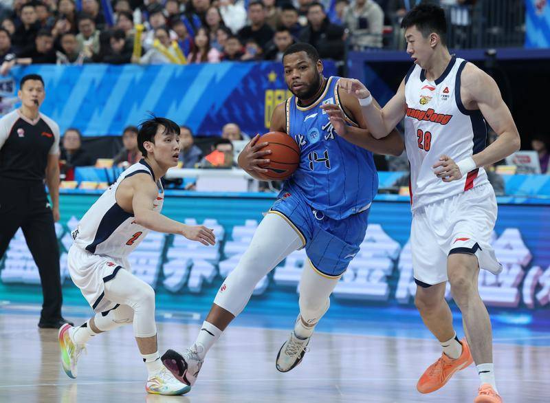 斯佩尔曼已队内检讨并向许利民道歉 球队进行了处罚