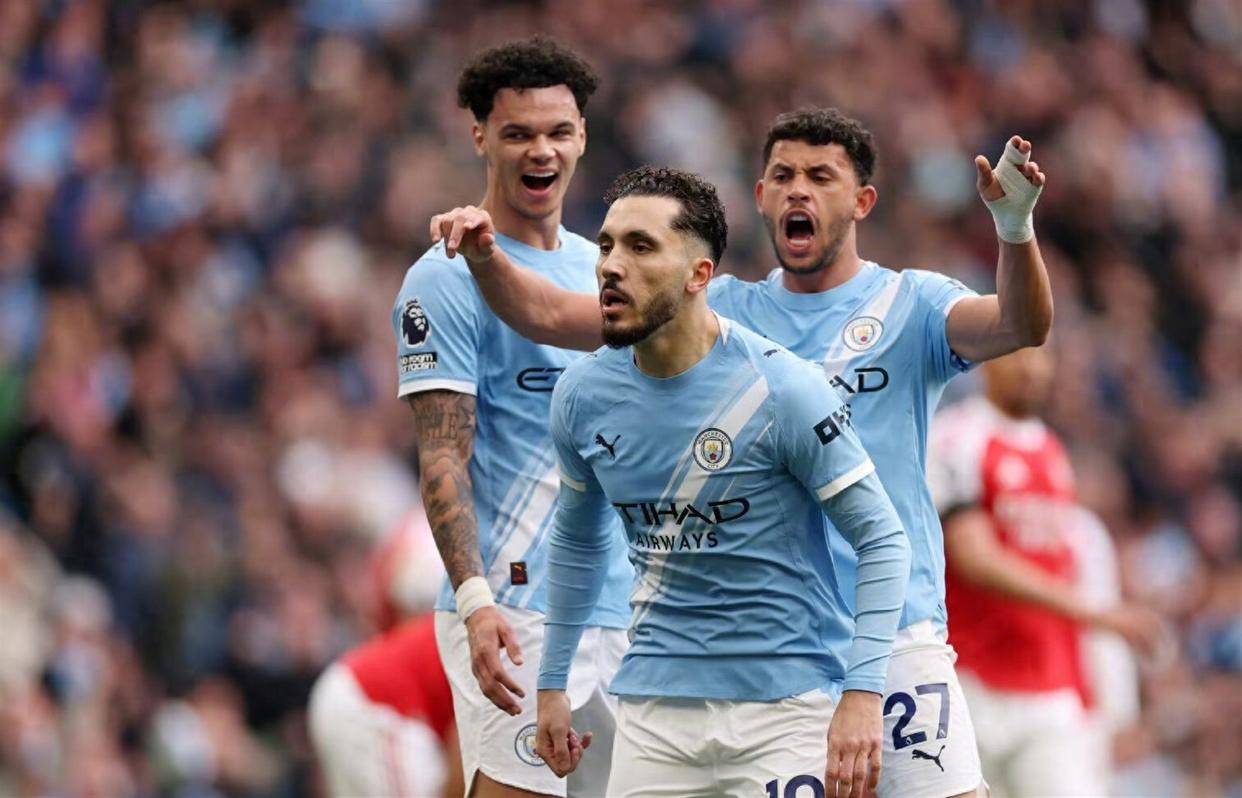 英超悬念拉满，曼城将阿森纳踢下神坛，上演15分钟戴帽7球对轰