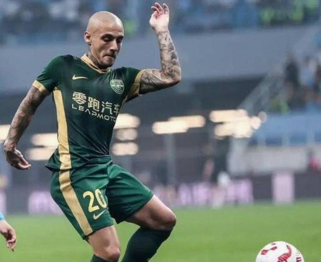 武汉三镇迎战困境中的浙江队，背后隐藏的是中国足球普遍的伤痛与未来的希望