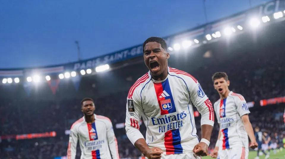 19岁皇马弃将闪耀法甲，仅13分钟内完成传射，助里昂击败欧冠冠军大巴黎