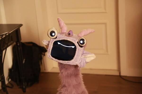 OlloBot的毛绒外观与灵动表情