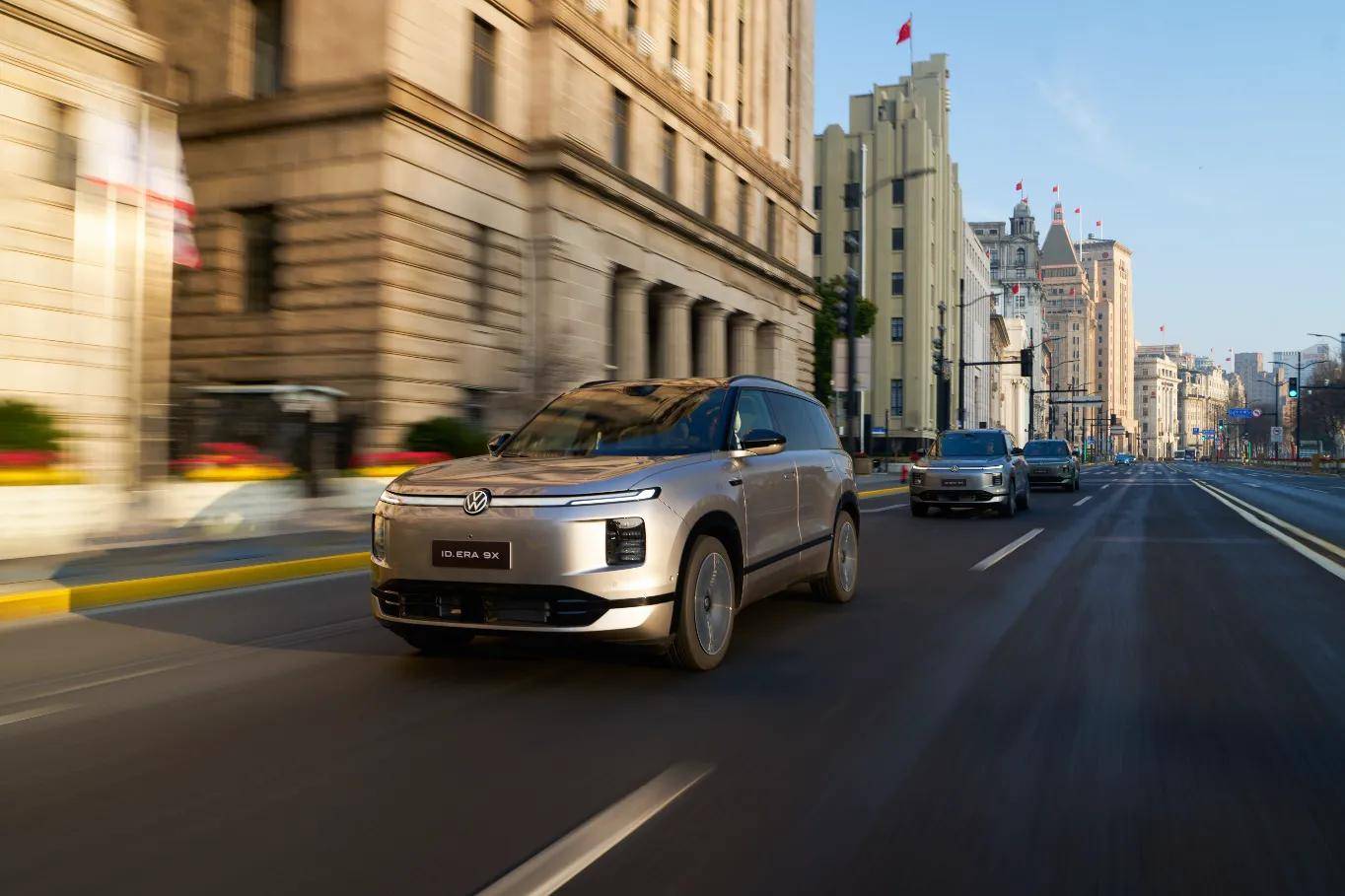 《29.98万起！ID. ERA 9X上市，全球首搭Momenta R7世界模型》