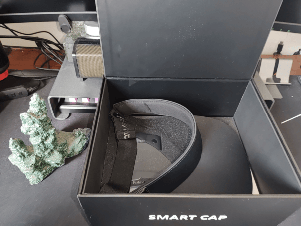 打破户外装备壁垒！FIYA飞雅Y1帽檐式运动耳机：防晒听音一件搞定