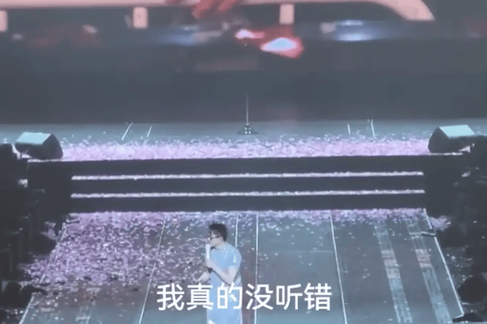 郭富城演唱会遇男粉独特催生 笑纳“生子秘籍”红包引热议