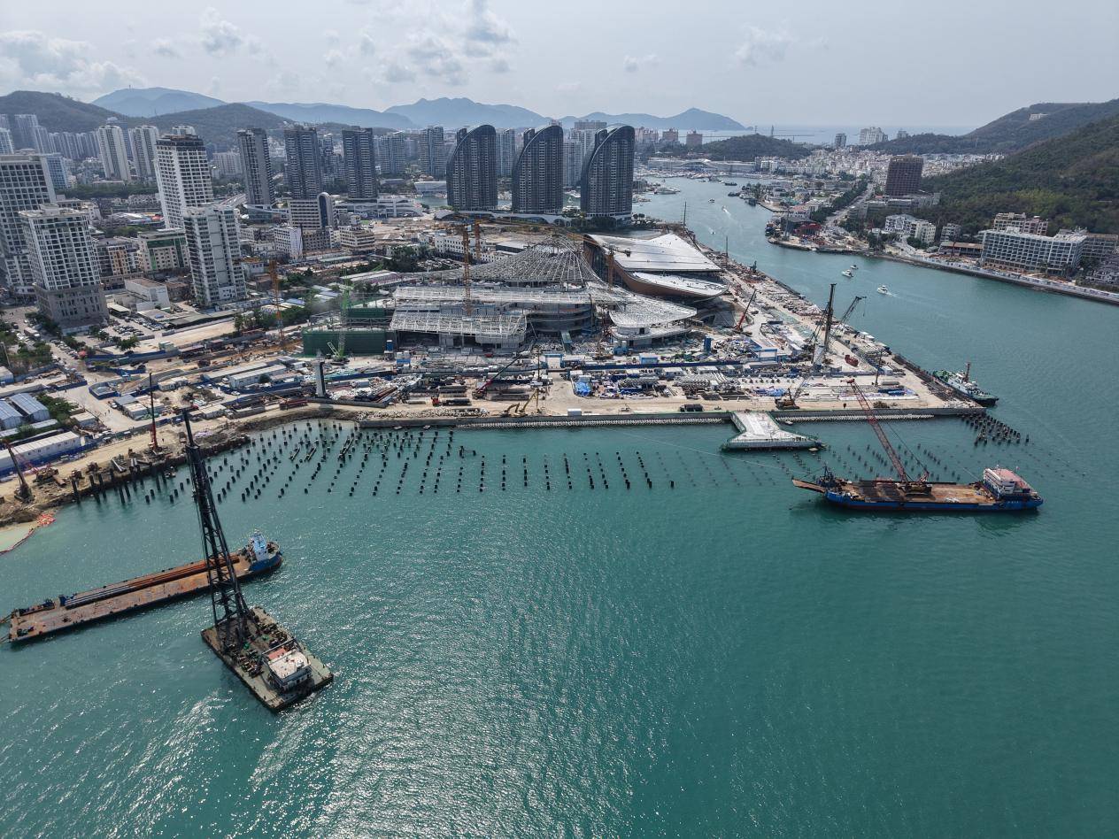 三亚国际邮轮港一期项目钢管桩施工圆满完成