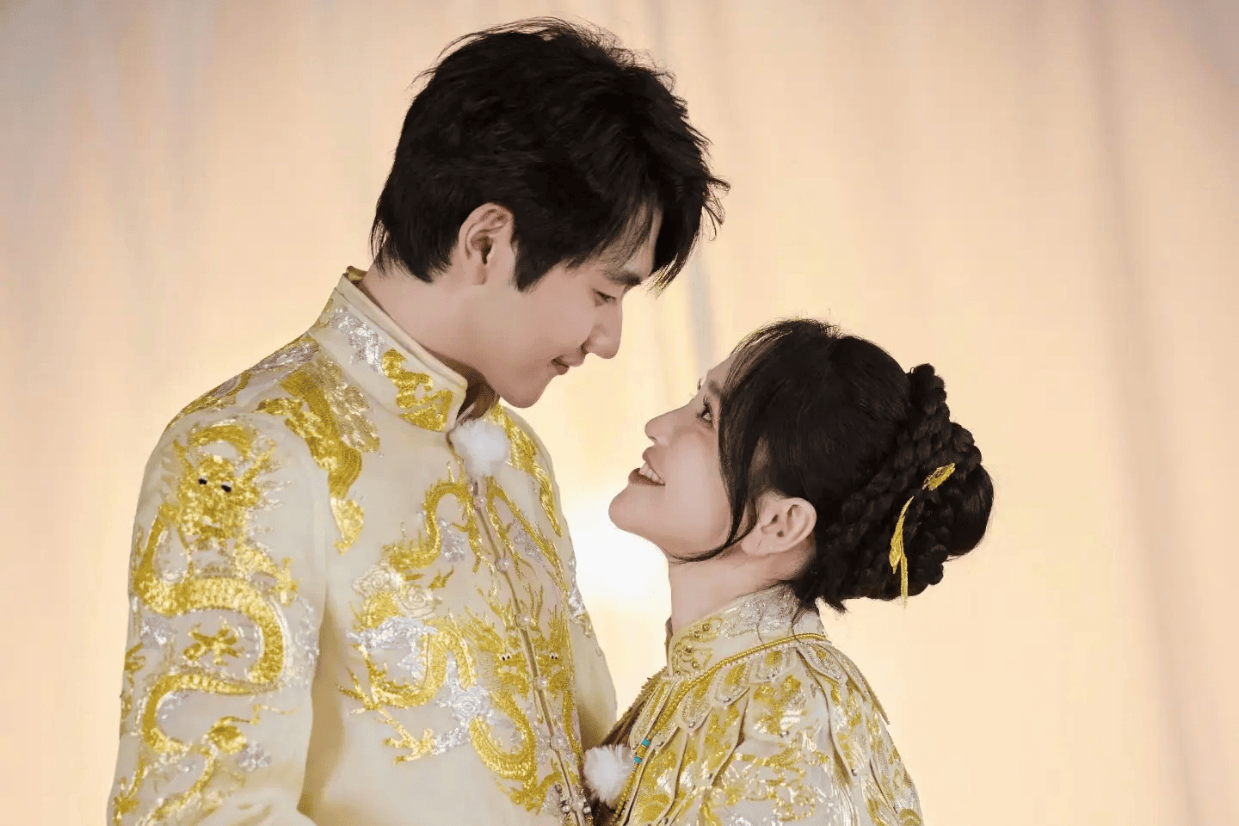 金莎否认怀孕传闻：跨国飞行致浮肿，婚纱照拍摄在即