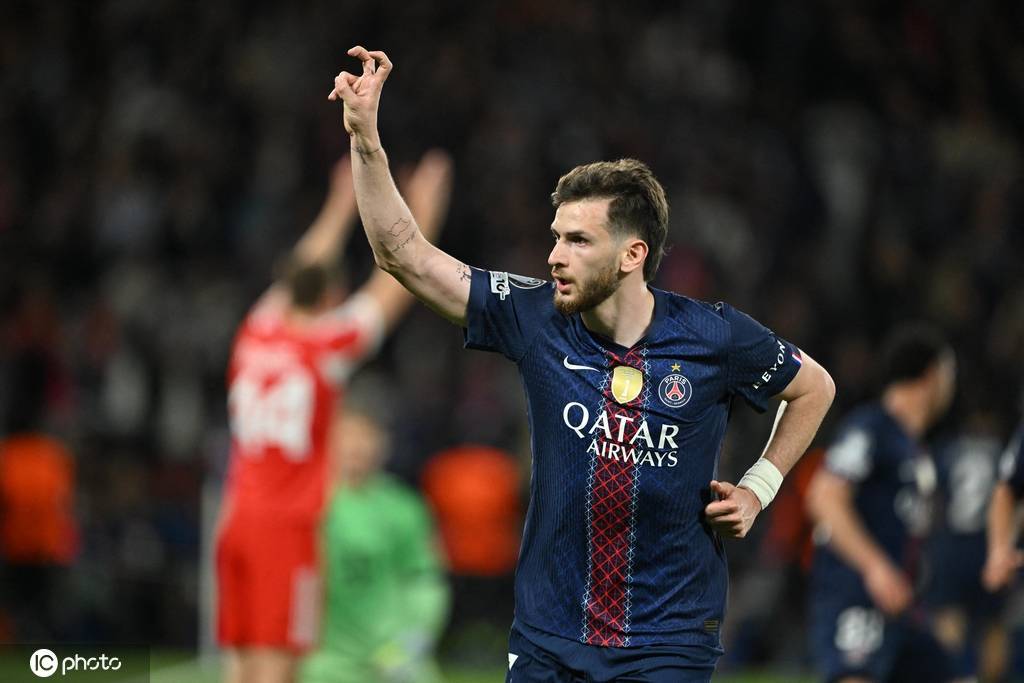 克瓦拉茨赫利亚对阵拜仁上演梅开二度！