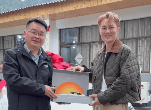 吴克群携手长安启源A06，十年茶油送进深山