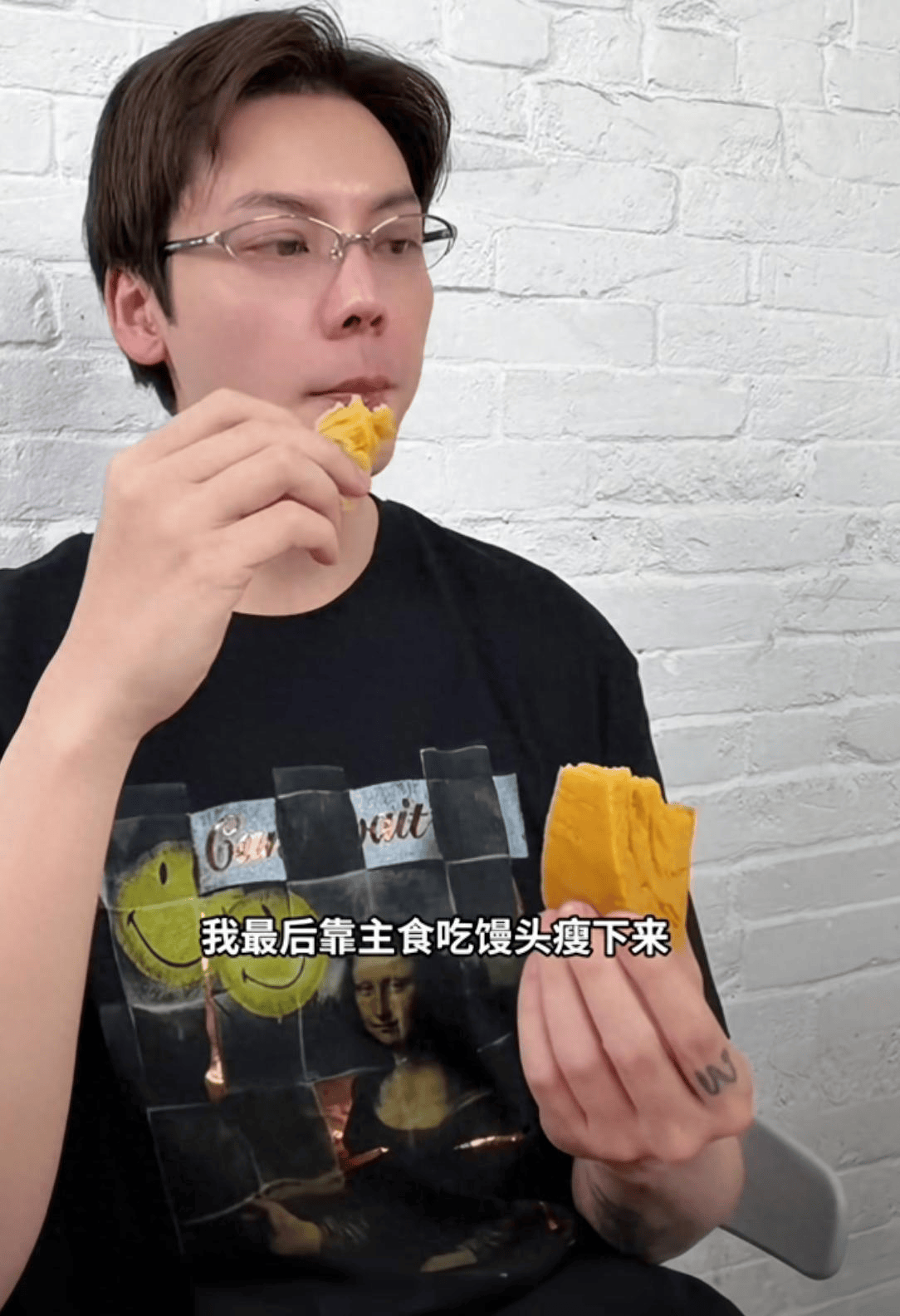 原创            馒头成减肥圈新宠？陈伟霆何穗夫妻档健康管理，一顿一个真管用
