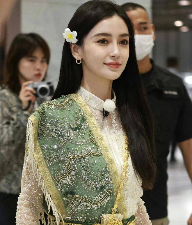 原创            婚也离了、事业毁了，杨颖处境近期有所改变，她还能重回巅峰吗？