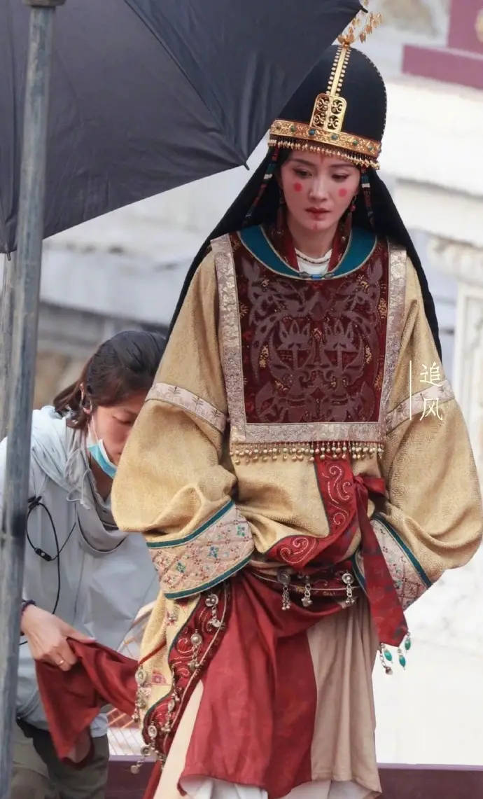杨幂鲜卑女俑红妆路透 一比一复原历史面魇红妆