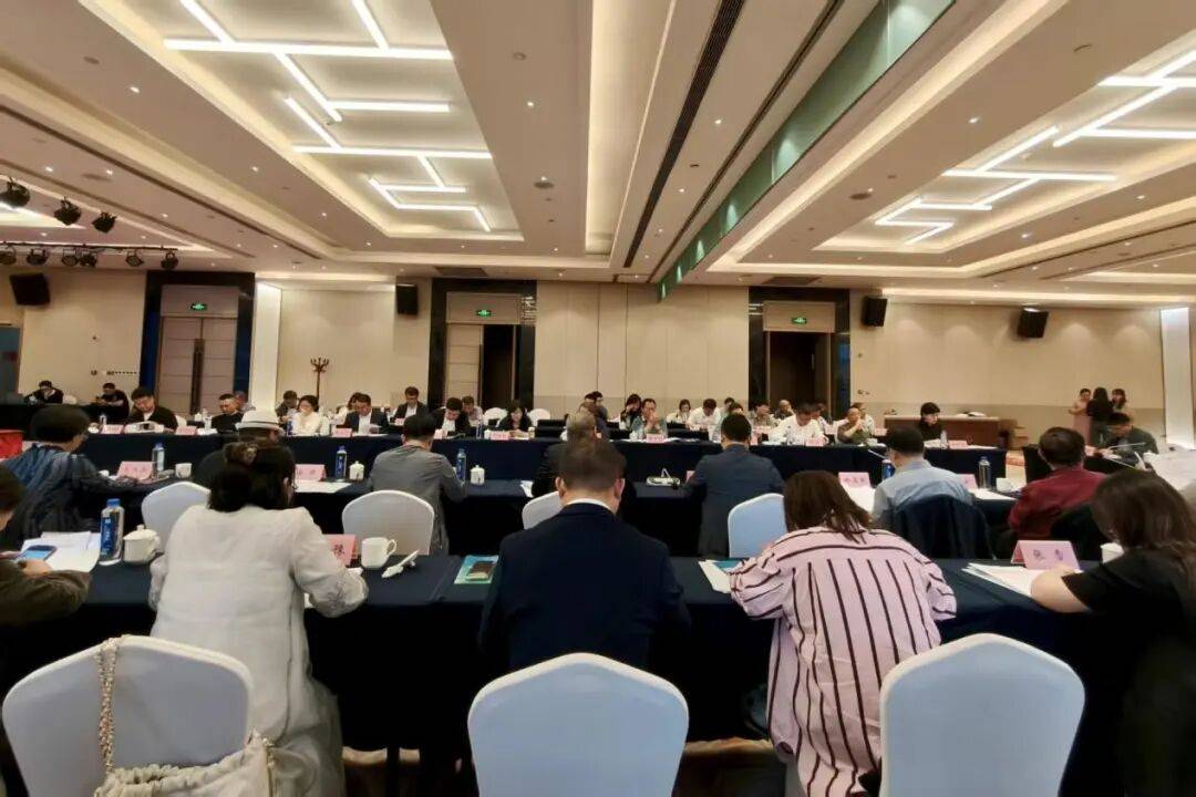 首届“贵系列”品牌专家座谈会在贵阳召开贵州省品牌建设促进会积极建言献策