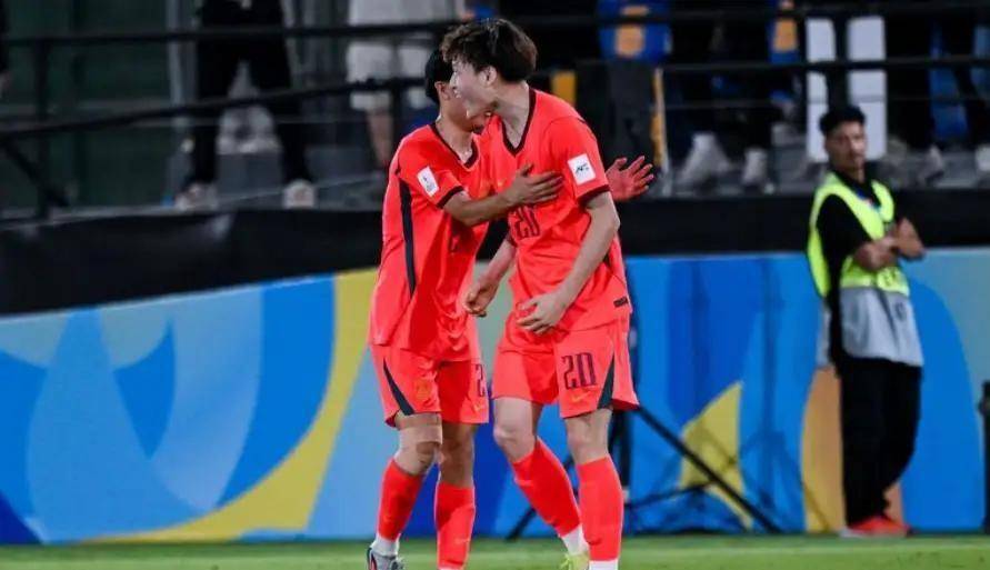 时隔22年重回亚洲杯决赛！黄健翔盛赞U17国足：这批队员一点都不输黄金一代