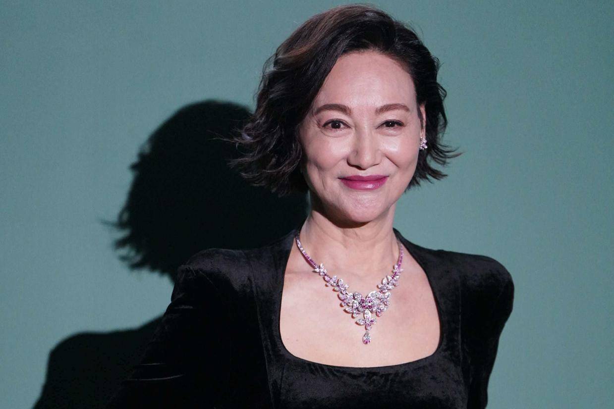 惠英红马思纯娜扎黑裙配珠宝,胡先煦王昶绅士儒雅亮相红毯