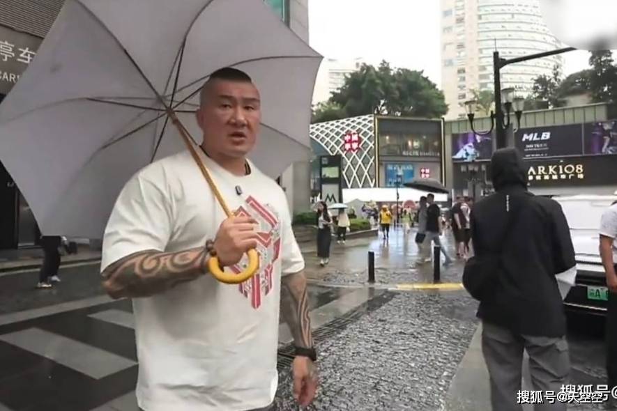 台湾网红馆长陈之汉开启川渝之行,无滤镜直播展现大陆真实面貌_重庆_张雪_观众