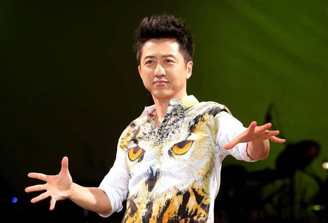 原创            《歌手》前总导演，4字锐评庾澄庆，狠狠替他出了口窝囊气