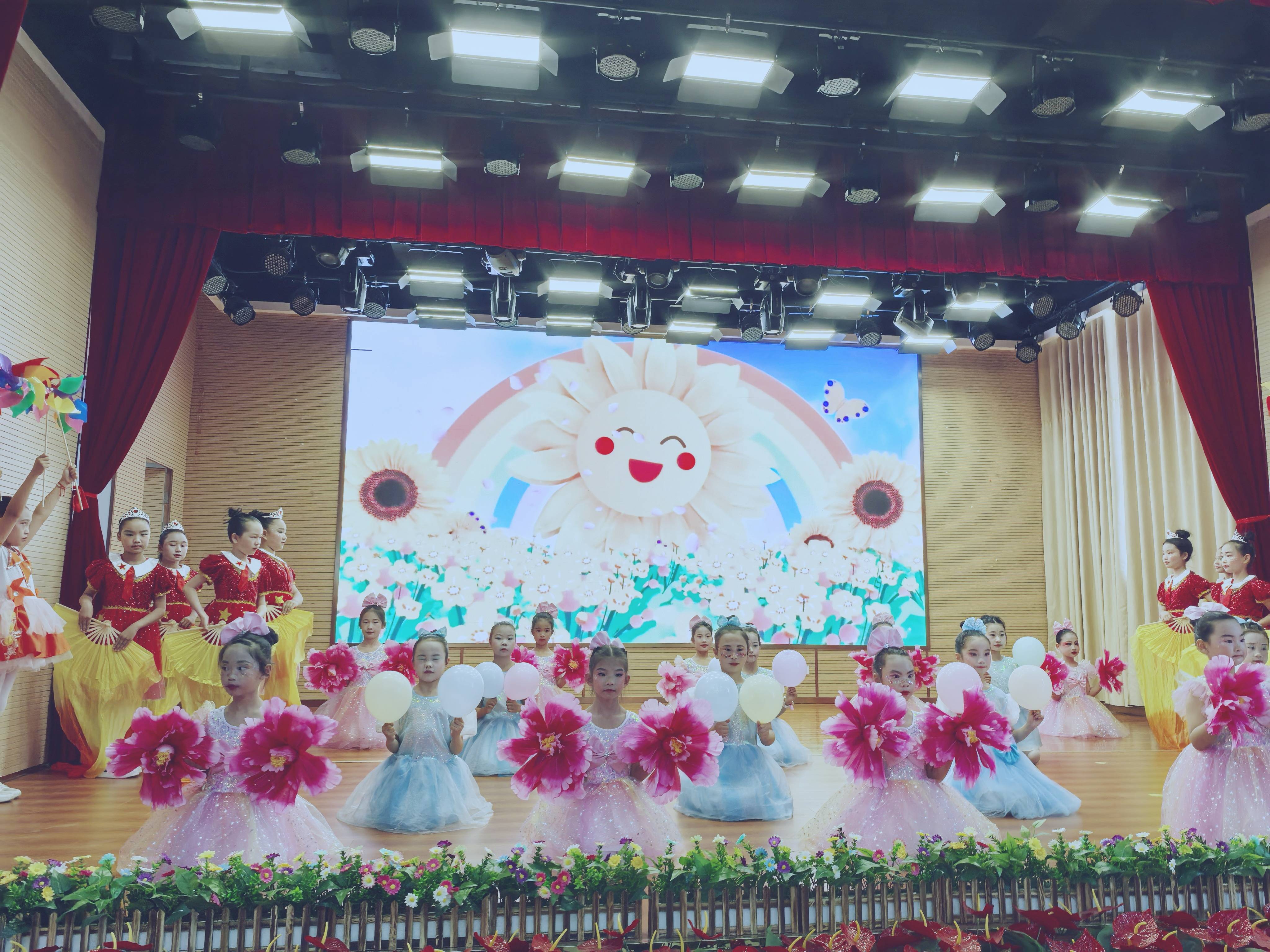 童心跳动艺彩飞扬，强国有我共赴远方