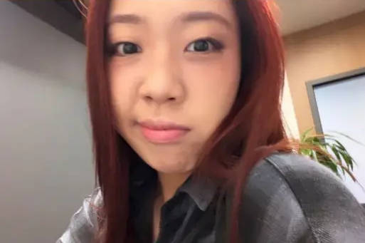 韩国女星李泳知染红发引争议后道歉:为轻率举动致歉