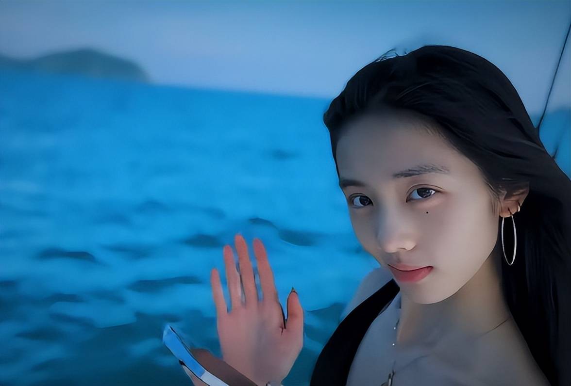 黄磊女儿黄多多放假回国，展现居家一面，与国外形成强烈反差