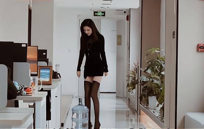 大爷给女寝送水3年,反被女寝女子举报:他侵犯了我个人隐私