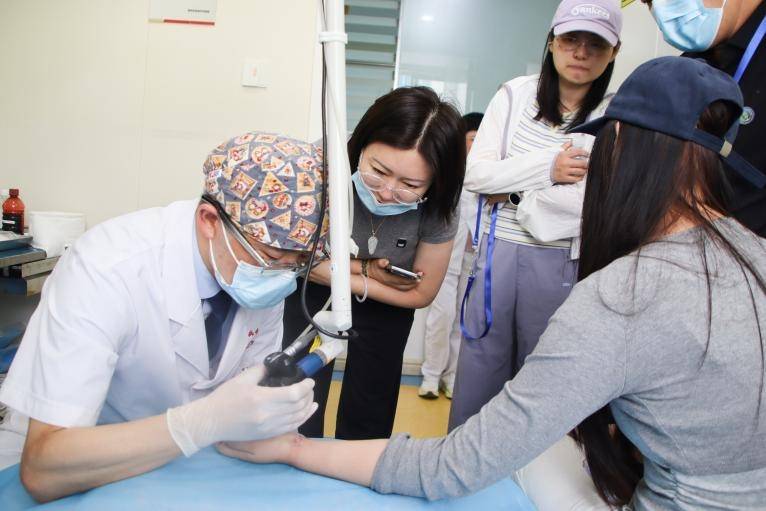 昆明皮肤病医院牵头制定全国首部《瘢痕放射治疗临床应用中国专家共识》在昆明重磅发布！(图12)