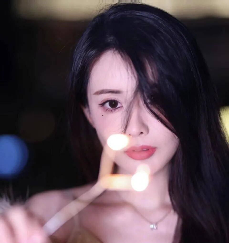 韦雪整容把脸整歪了!大笑或做夸张表情时会面部扭曲
