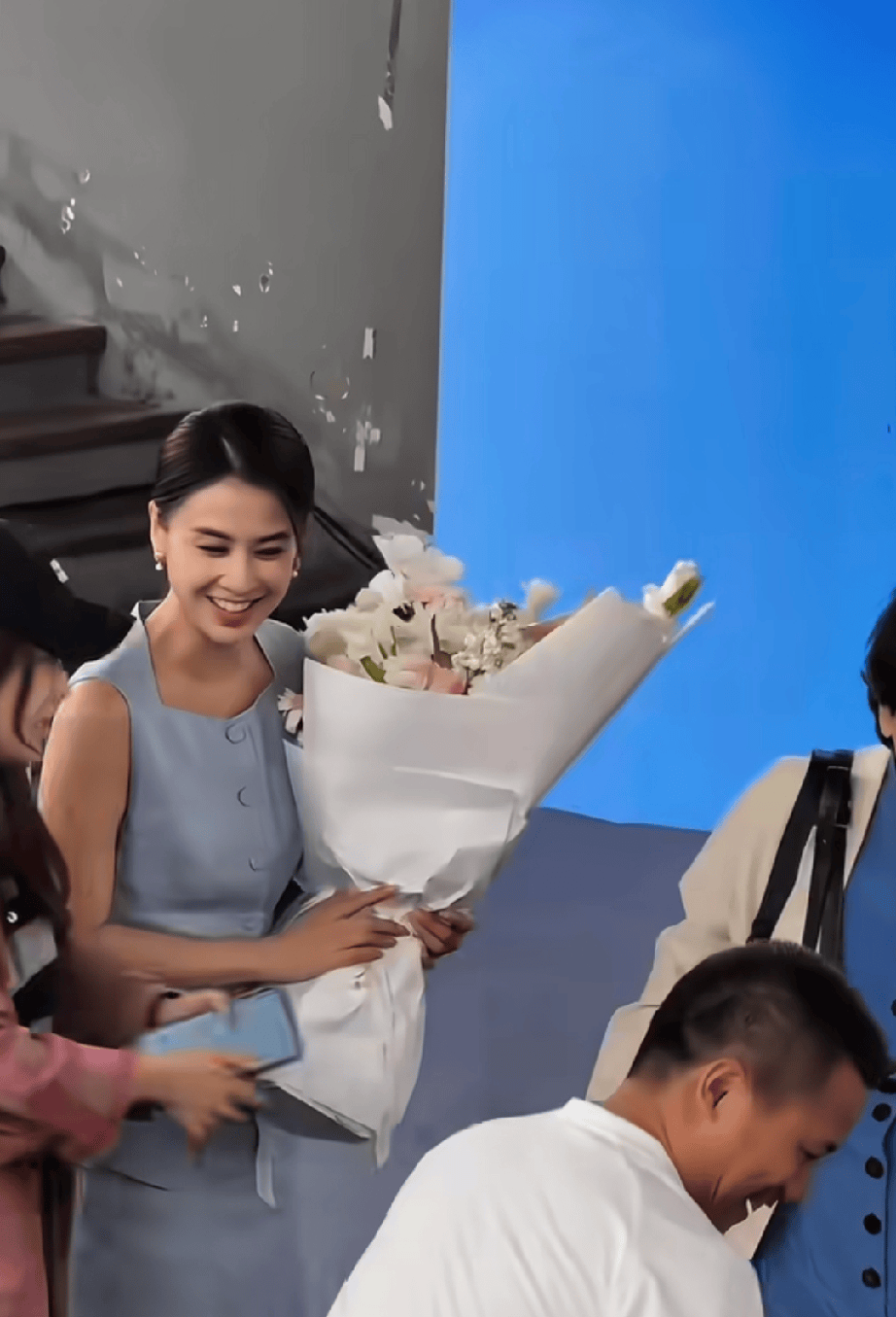 黄圣依母女同框近况曝光！离婚后带妈妈出席新书发布会，如今听劝学经济，母女关系也更近了