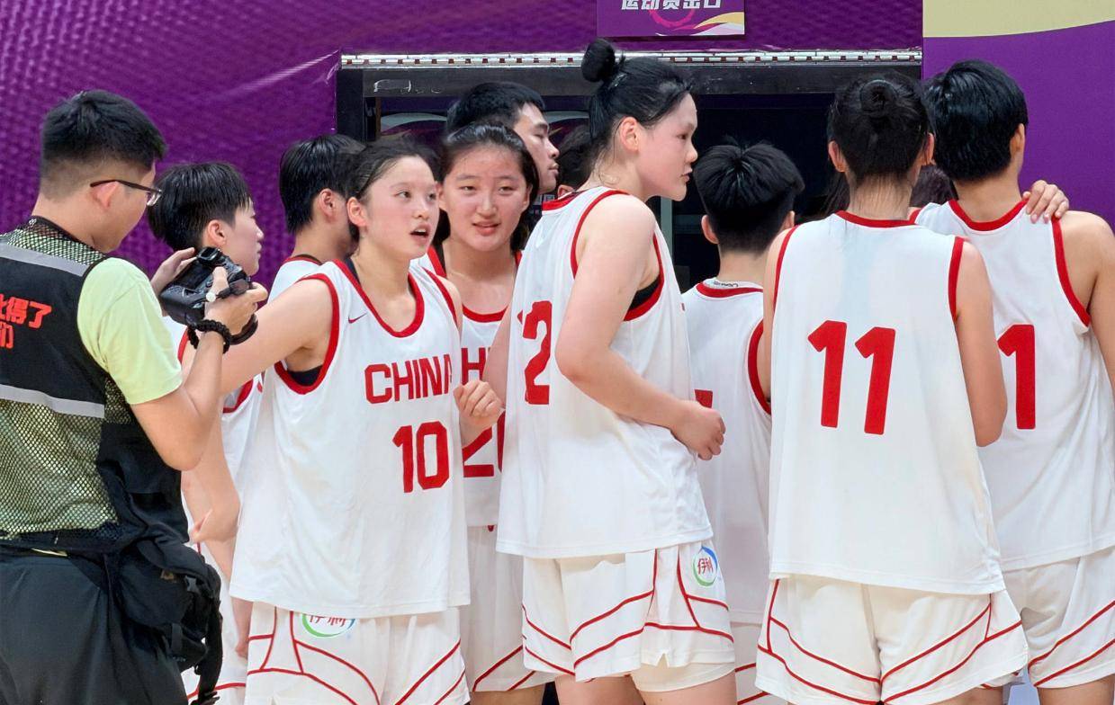 轰30+6记三分！中国女篮又一17岁新星崛起：砍分狂人又美又能打