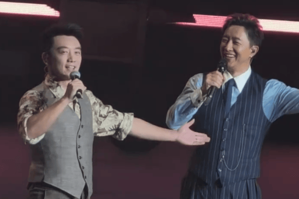 郑恺带病38度为韩庚演唱会站台：半年前承诺，风雨无阻必到