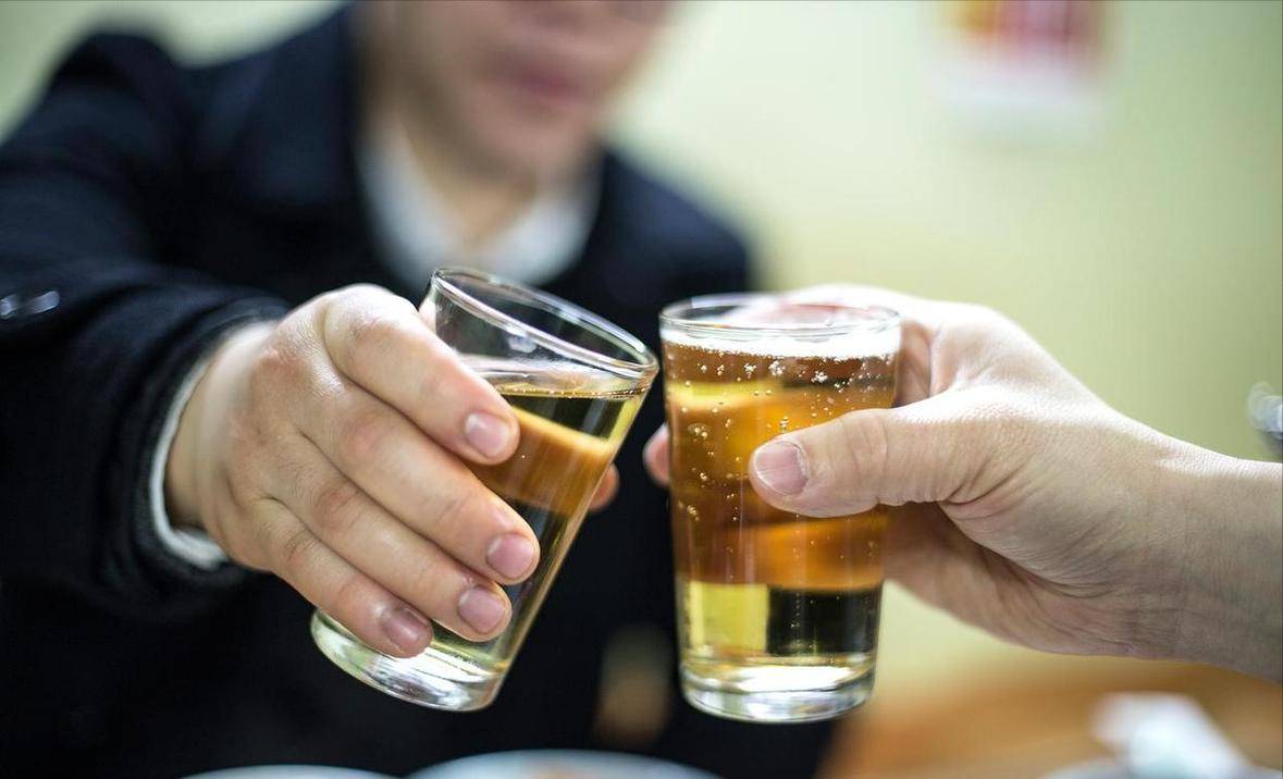 原创            糖尿病一口酒都不能喝？医生怒斥：患了糖尿病还喝酒，不要命了！