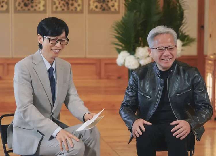 原创            HBM薯片送粉丝！黄仁勋跨界韩综引爆热议：科技大佬也玩脱口秀？