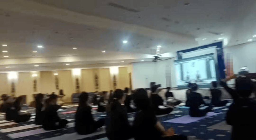 父母把21岁女大学生送网戒机构：又花50万元