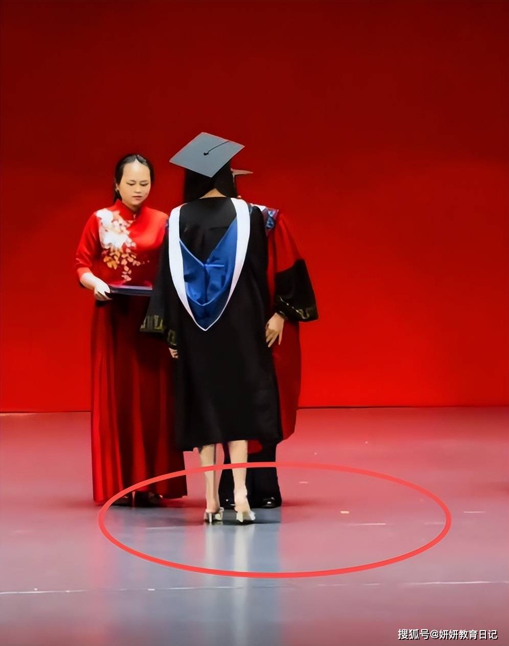 211女孩穿凉拖参加毕业典礼,被骂惨了,“清朝思维”还在影响人?