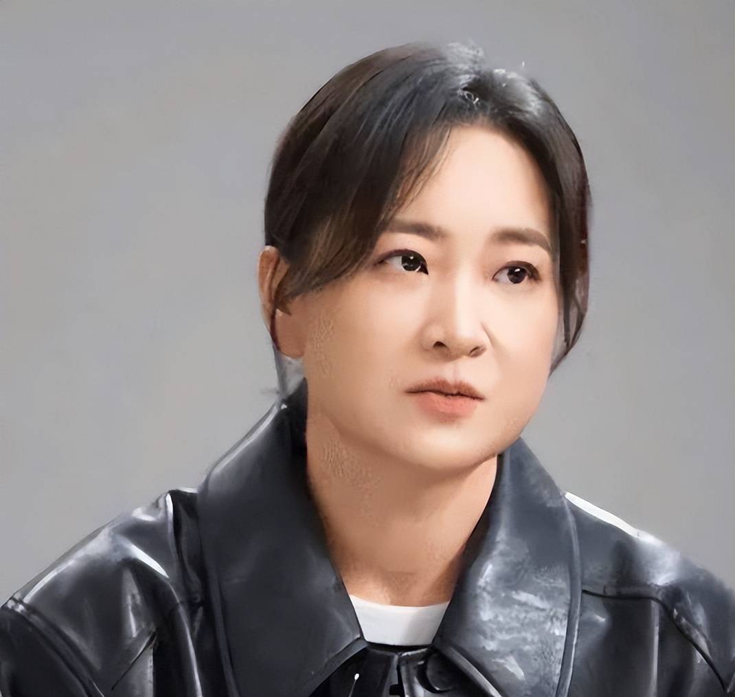 原创            解散公司、退出春晚、减肥后性情大变的贾玲，印证冯巩当年的评价