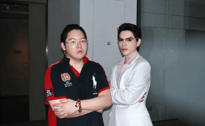 向佑深情发声:亲大哥向佐是一生坚实依靠