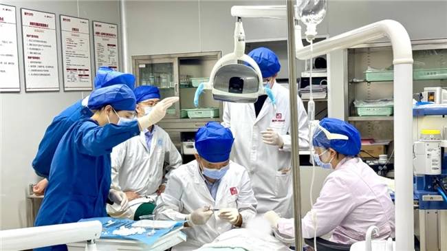 惠州口腔医院慢病口腔诊疗中心&舒适诊疗中心正式揭牌！(图6)