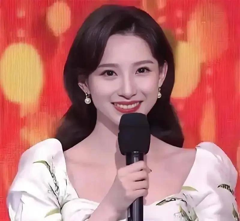 原创            十大国民高人气体育女主播！肤白貌美大长腿性感撩人