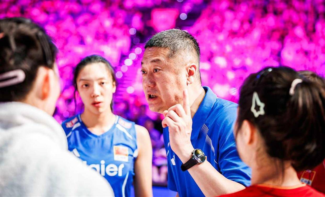 7.27日:离谱调整!赵勇连换2人难卸责,中国女排1-3输意大利无缘奖牌_中国队_唐欣_比赛