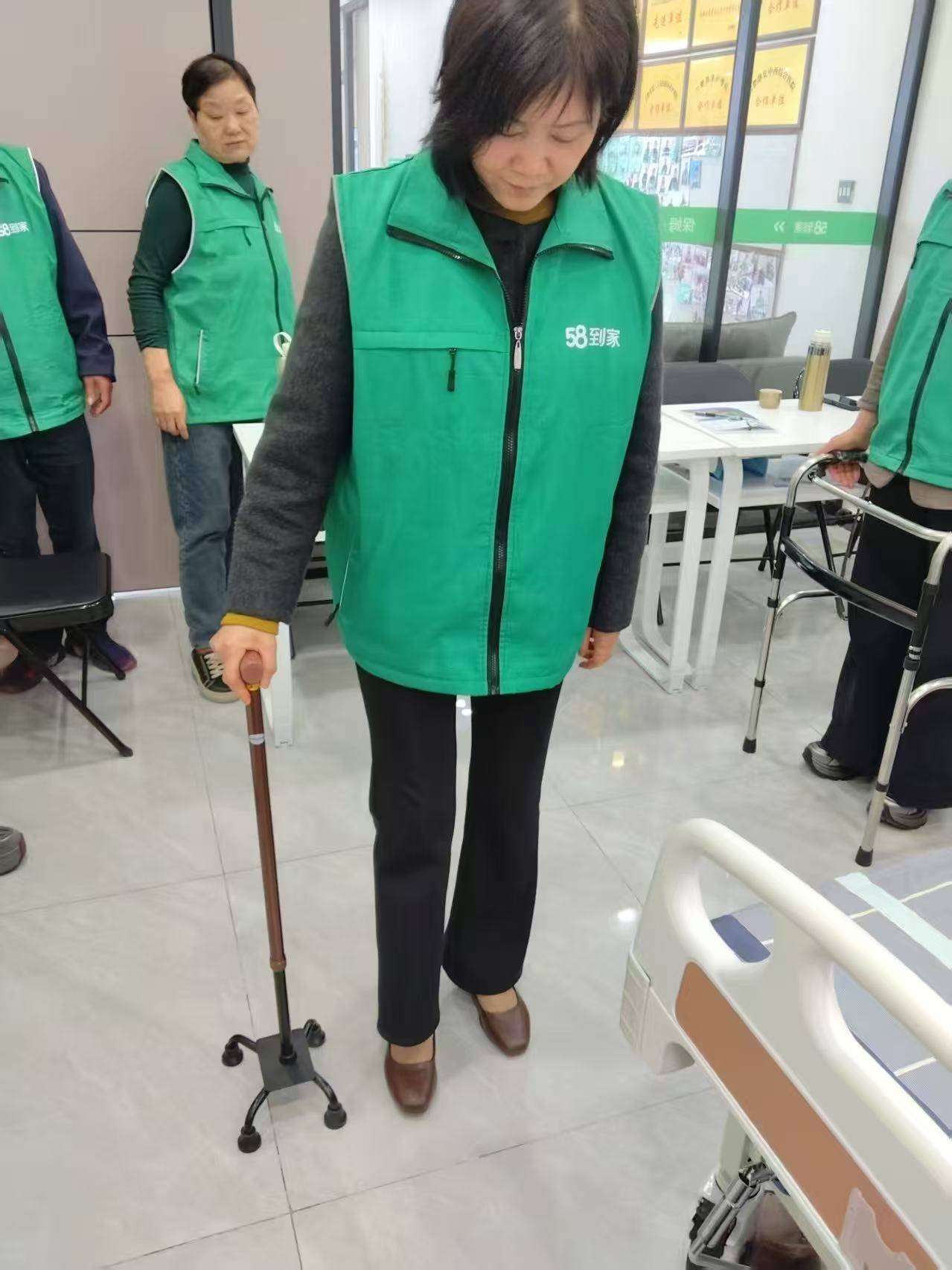 认知症老人护工服务内容是什么