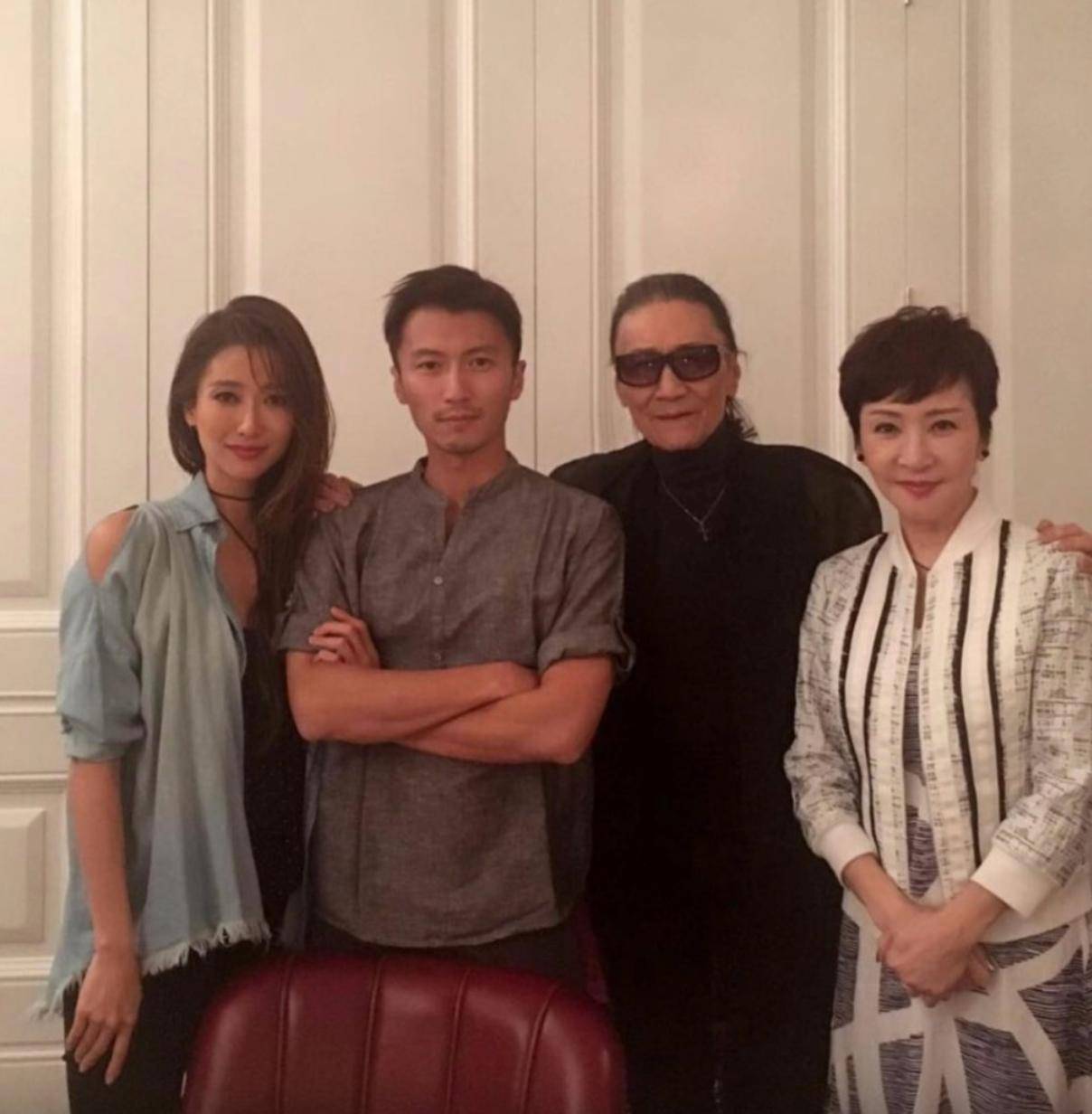 父亲刚离世，谢霆锋为何奔赴青岛演唱会？