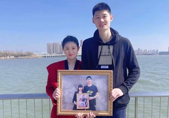 胡金秋交易生变！球员本人具备一票否决权，山西上海抢人难度增大